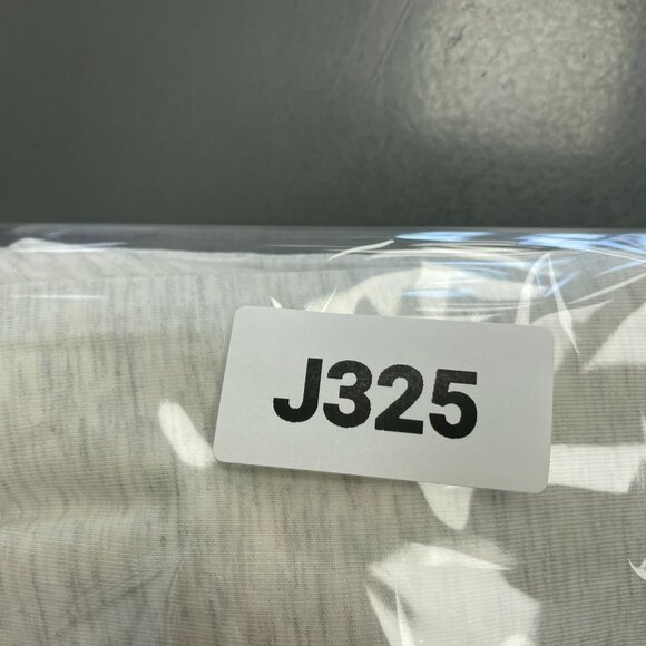 NEW Kenneth Cole Men's M Light Gray T-Shirt 4-Way Stretch & Comfort - Picture 7 of 7